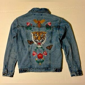 Womens Denim Jacket Sz Small Lion Rose Bee Butterfly Embroidered Blue Forever 21